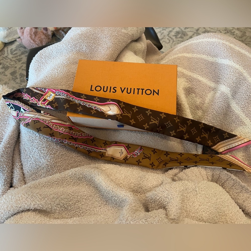 Authentic Louis Vuitton silk neck bow bandou